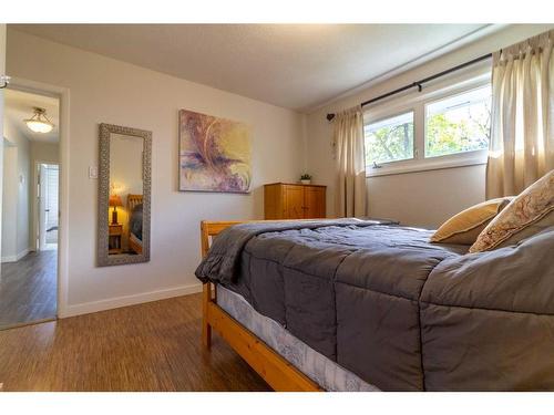 2914 13 Avenue South, Lethbridge, AB - Indoor Photo Showing Bedroom