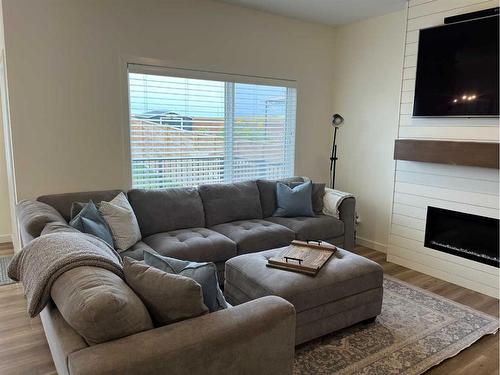 476 Chinook Gate Square Sw, Airdrie, AB - Indoor Photo Showing Living Room With Fireplace