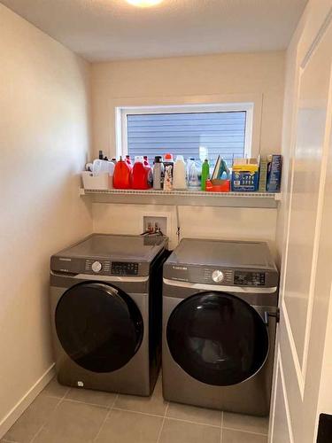 476 Chinook Gate Square Sw, Airdrie, AB - Indoor Photo Showing Laundry Room