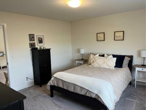 476 Chinook Gate Square Sw, Airdrie, AB - Indoor Photo Showing Bedroom