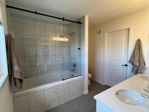 476 Chinook Gate Square Sw, Airdrie, AB - Indoor Photo Showing Bathroom