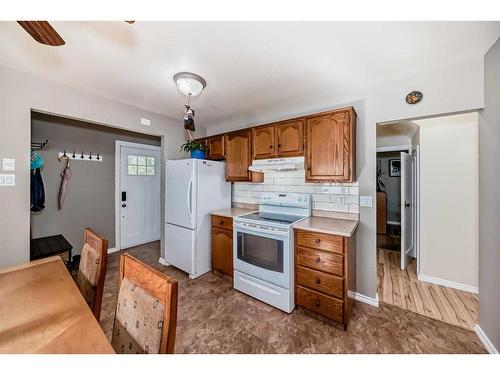 1013 12 Street South, Lethbridge, AB - Indoor Photo Showing Kitchen