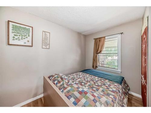 1013 12 Street South, Lethbridge, AB - Indoor Photo Showing Bedroom