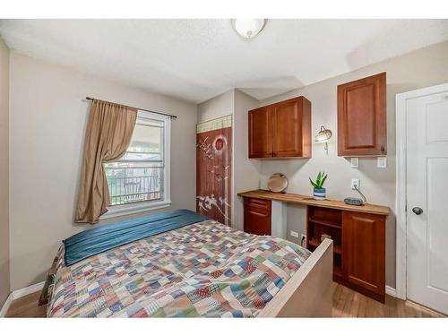 1013 12 Street South, Lethbridge, AB - Indoor Photo Showing Bedroom