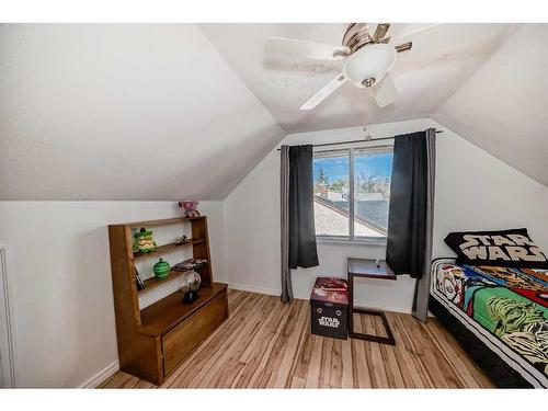 1013 12 Street South, Lethbridge, AB - Indoor Photo Showing Bedroom