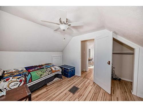 1013 12 Street South, Lethbridge, AB - Indoor Photo Showing Bedroom