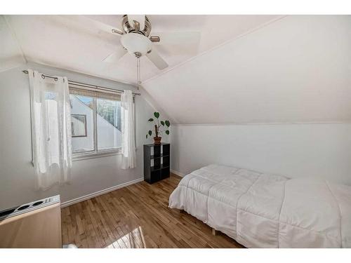 1013 12 Street South, Lethbridge, AB - Indoor Photo Showing Bedroom