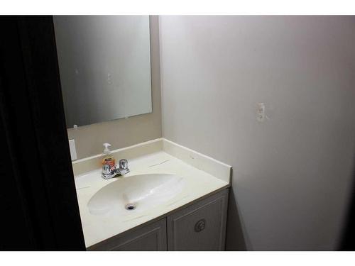 413 7 Street North, Picture Butte, AB - Indoor Photo Showing Bathroom