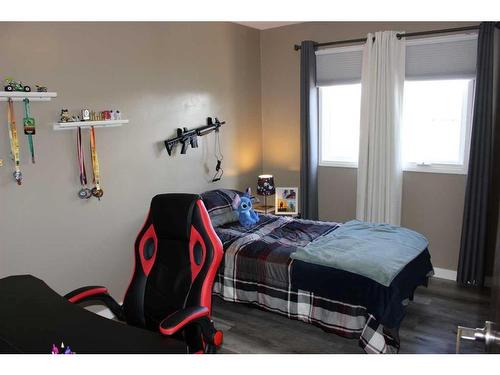 413 7 Street North, Picture Butte, AB - Indoor Photo Showing Bedroom