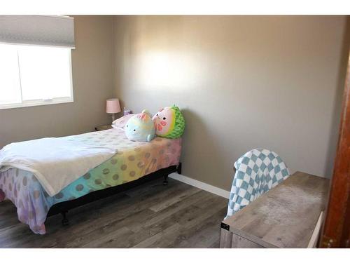 413 7 Street North, Picture Butte, AB - Indoor Photo Showing Bedroom