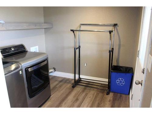 413 7 Street North, Picture Butte, AB - Indoor Photo Showing Laundry Room