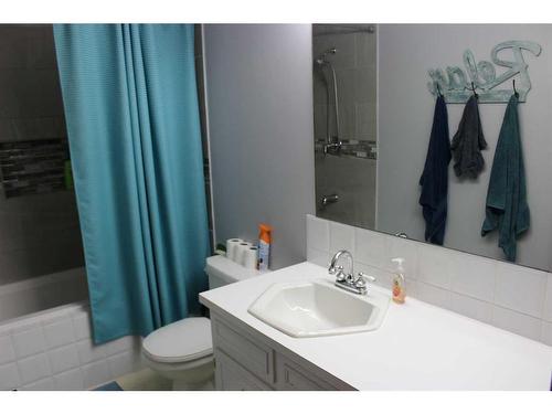 413 7 Street North, Picture Butte, AB - Indoor Photo Showing Bathroom