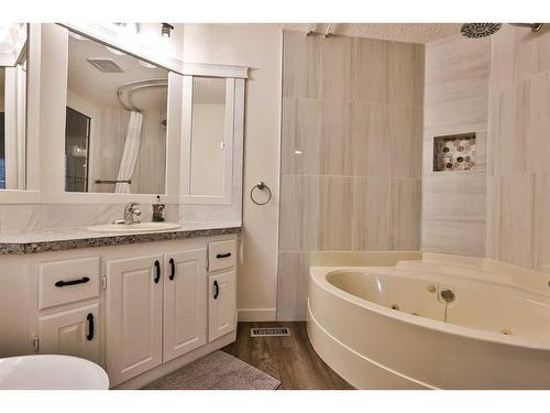 209 4 Avenue North, Champion, AB - Indoor Photo Showing Bathroom