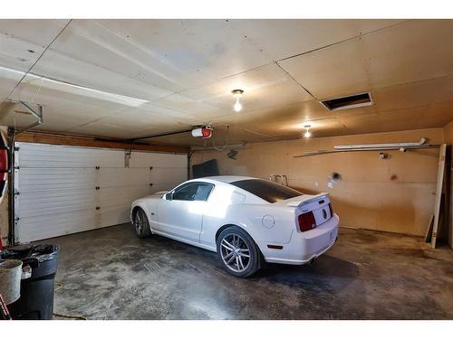 209 4 Avenue North, Champion, AB - Indoor Photo Showing Garage