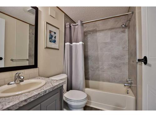 209 4 Avenue North, Champion, AB - Indoor Photo Showing Bathroom