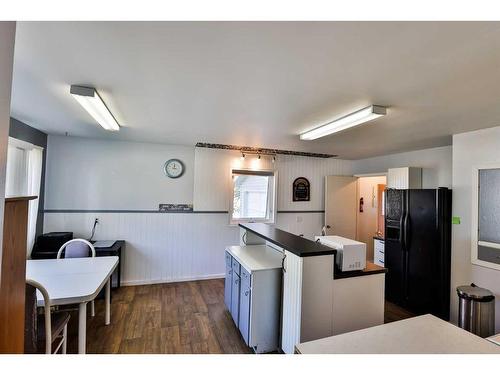 140 2 Street South, Lomond, AB - Indoor Photo Showing Kitchen