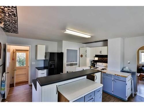 140 2 Street South, Lomond, AB - Indoor Photo Showing Kitchen