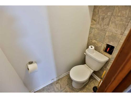 140 2 Street South, Lomond, AB - Indoor Photo Showing Bathroom