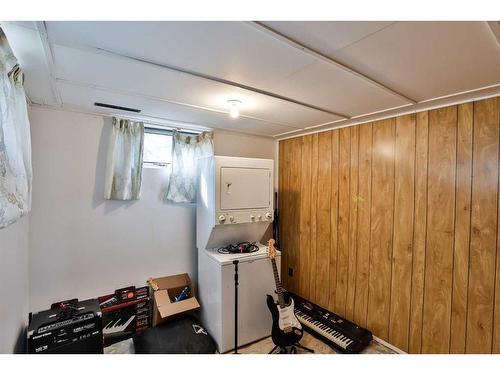 140 2 Street South, Lomond, AB - Indoor Photo Showing Laundry Room