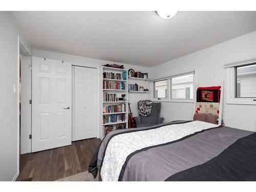 74 Dalhousie Court West, Lethbridge, AB - Indoor Photo Showing Bedroom