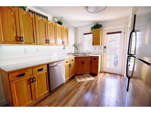 213 Mt Crandell Crescent West, Lethbridge, AB - Indoor Photo Showing Kitchen