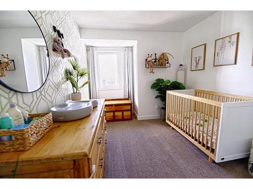 213 Mt Crandell Crescent West, Lethbridge, AB - Indoor Photo Showing Bedroom