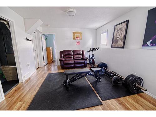 213 Mt Crandell Crescent West, Lethbridge, AB - Indoor Photo Showing Gym Room