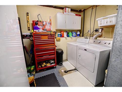 213 Mt Crandell Crescent West, Lethbridge, AB - Indoor Photo Showing Laundry Room