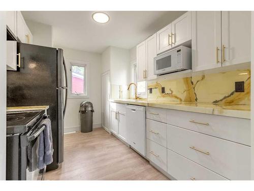 5008 4 Street, Coalhurst, AB - Indoor Photo Showing Kitchen