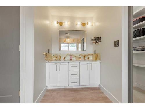 5008 4 Street, Coalhurst, AB - Indoor Photo Showing Bathroom