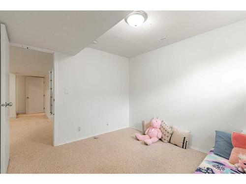 5008 4 Street, Coalhurst, AB - Indoor Photo Showing Bedroom