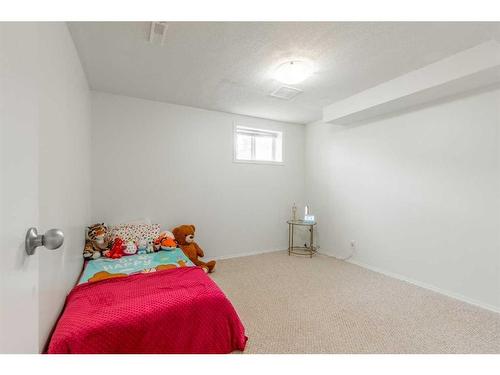 5008 4 Street, Coalhurst, AB - Indoor Photo Showing Bedroom