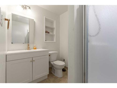 5008 4 Street, Coalhurst, AB - Indoor Photo Showing Bathroom