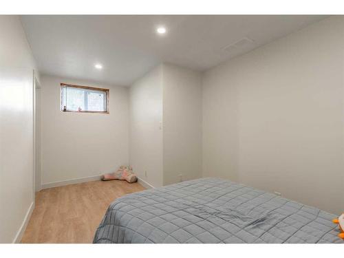 5008 4 Street, Coalhurst, AB - Indoor Photo Showing Bedroom