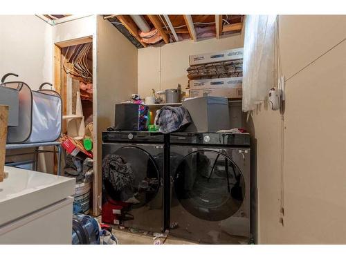 5008 4 Street, Coalhurst, AB - Indoor Photo Showing Laundry Room