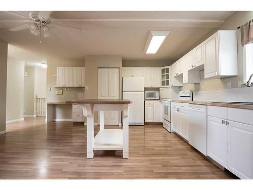 161 Princeton Crescent West, Lethbridge, AB - Indoor Photo Showing Kitchen