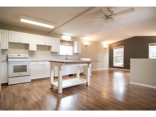 161 Princeton Crescent West, Lethbridge, AB - Indoor Photo Showing Kitchen