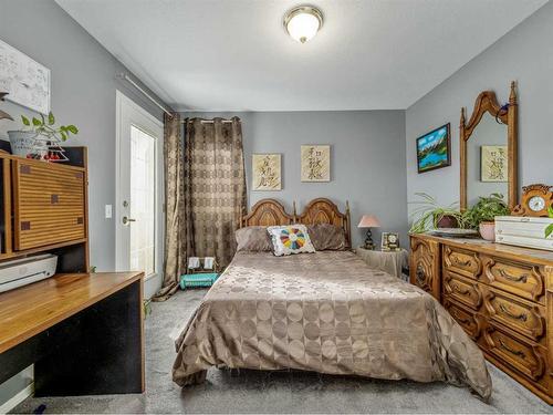 27 Canyon Court West, Lethbridge, AB - Indoor Photo Showing Bedroom