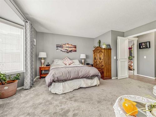 27 Canyon Court West, Lethbridge, AB - Indoor Photo Showing Bedroom