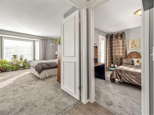 27 Canyon Court West, Lethbridge, AB - Indoor Photo Showing Bedroom