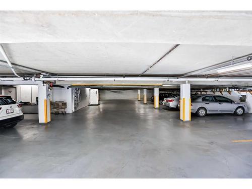 103-1601 9A Avenue South, Lethbridge, AB - Indoor Photo Showing Garage