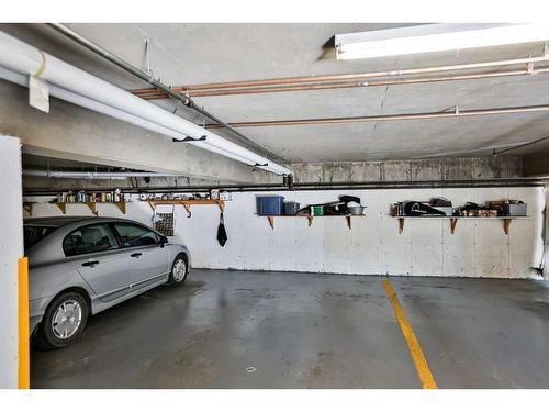 103-1601 9A Avenue South, Lethbridge, AB - Indoor Photo Showing Garage