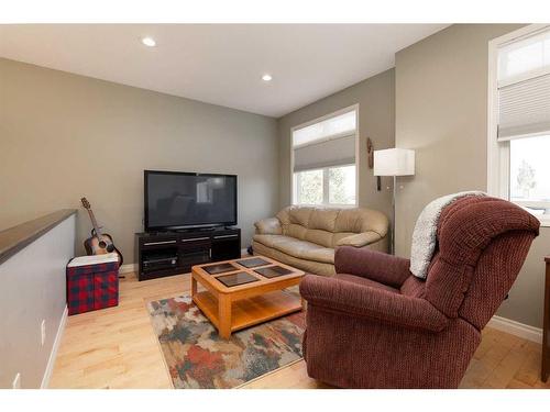 10 Squamish Bay West, Lethbridge, AB - Indoor Photo Showing Living Room