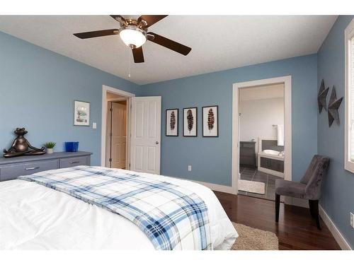 10 Squamish Bay West, Lethbridge, AB - Indoor Photo Showing Bedroom