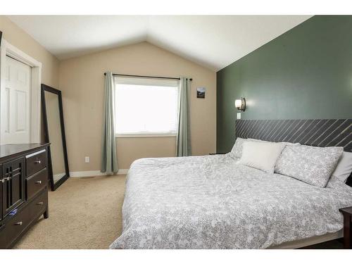 4610 7 Street, Coalhurst, AB - Indoor Photo Showing Bedroom