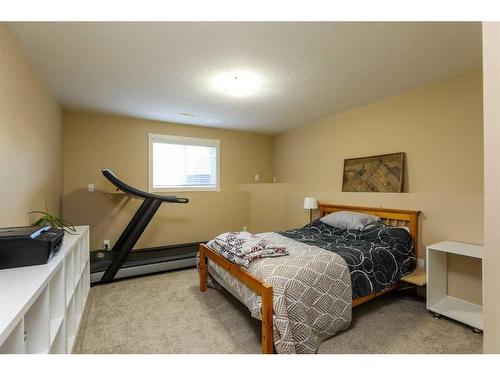 4610 7 Street, Coalhurst, AB - Indoor Photo Showing Bedroom