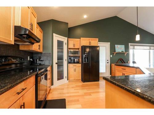 4610 7 Street, Coalhurst, AB - Indoor Photo Showing Kitchen