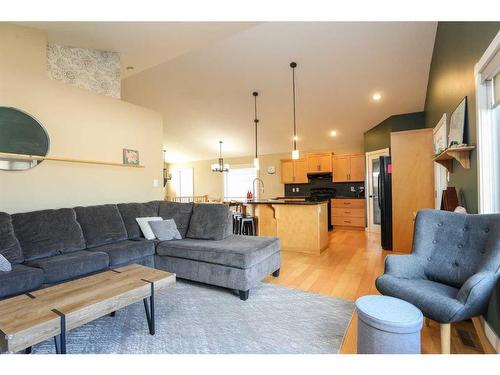 4610 7 Street, Coalhurst, AB - Indoor Photo Showing Living Room