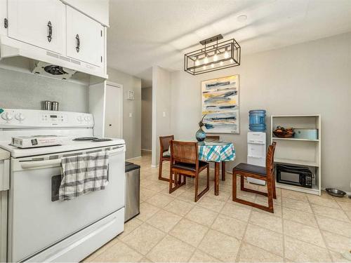 612 Mcdougall Street, Pincher Creek, AB - Indoor Photo Showing Kitchen