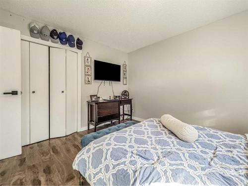 612 Mcdougall Street, Pincher Creek, AB - Indoor Photo Showing Bedroom